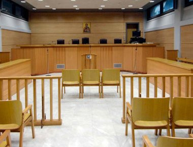 Διοικητικά Δικαστήρια: Δικηγόρος ξυλοκόπησε βάναυσα αστυνομικό (φωτό)